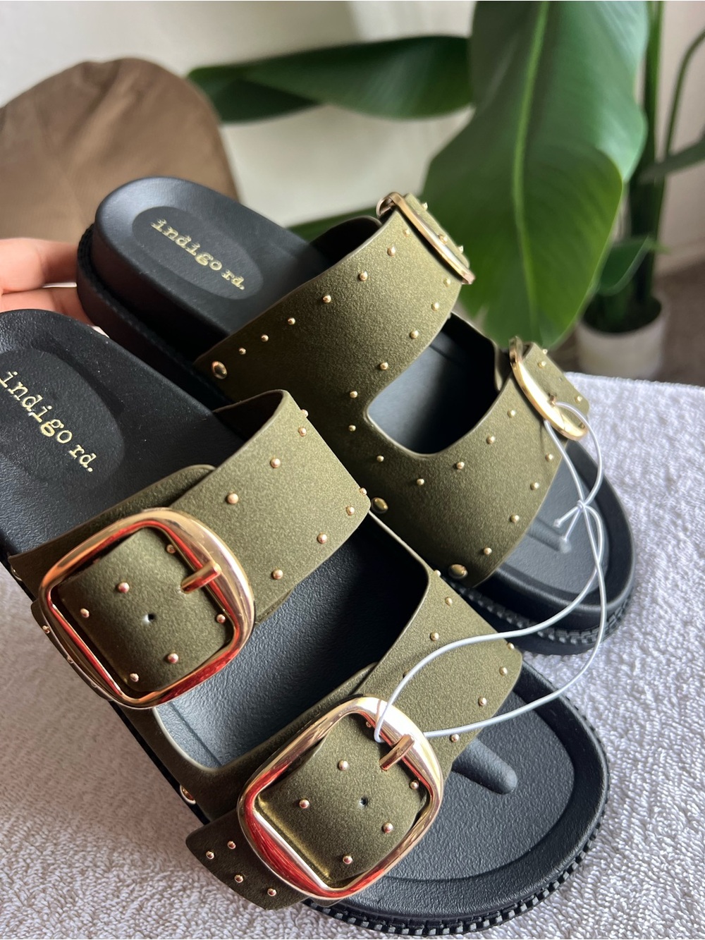 Indigo Rd Olive Gold Studded Buckle Slide Sandals sz 7